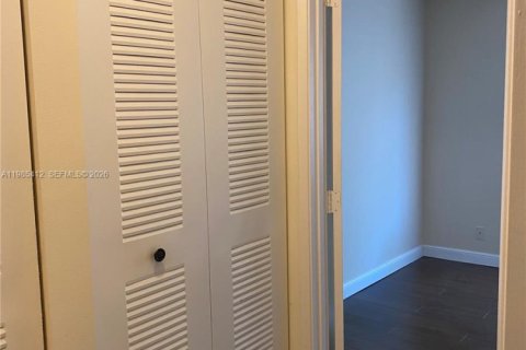 Снять в аренду таунхаус в Бока-Ратон, Флорида 2 спальни, 92.9м2, № 2047864 - фото 15