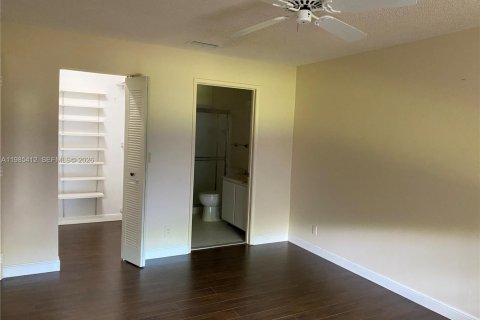 Снять в аренду таунхаус в Бока-Ратон, Флорида 2 спальни, 92.9м2, № 2047864 - фото 20