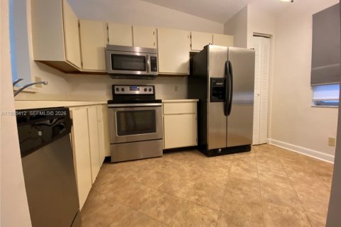 Снять в аренду таунхаус в Бока-Ратон, Флорида 2 спальни, 92.9м2, № 2047864 - фото 18