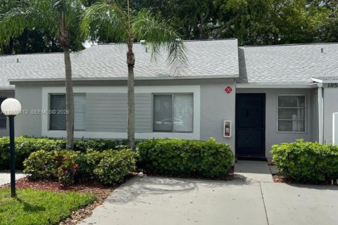 Снять в аренду таунхаус в Бока-Ратон, Флорида 2 спальни, 92.9м2, № 2047864 - фото 4