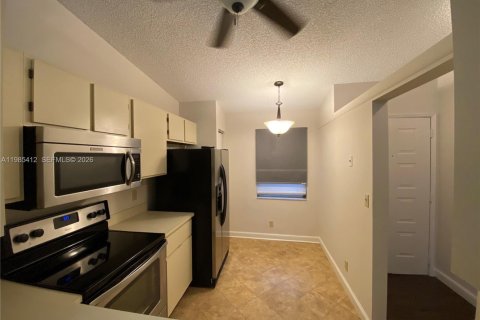 Снять в аренду таунхаус в Бока-Ратон, Флорида 2 спальни, 92.9м2, № 2047864 - фото 9