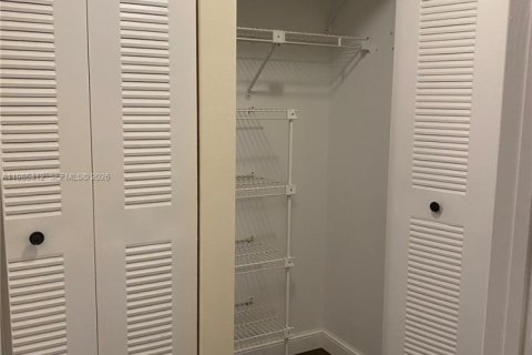 Снять в аренду таунхаус в Бока-Ратон, Флорида 2 спальни, 92.9м2, № 2047864 - фото 19