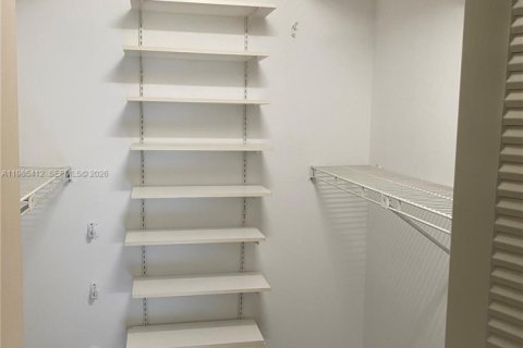 Снять в аренду таунхаус в Бока-Ратон, Флорида 2 спальни, 92.9м2, № 2047864 - фото 28