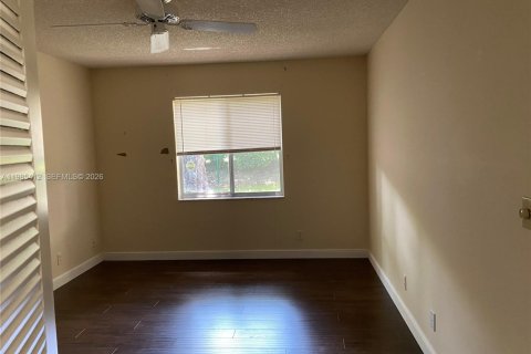 Снять в аренду таунхаус в Бока-Ратон, Флорида 2 спальни, 92.9м2, № 2047864 - фото 24