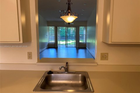 Снять в аренду таунхаус в Бока-Ратон, Флорида 2 спальни, 92.9м2, № 2047864 - фото 22