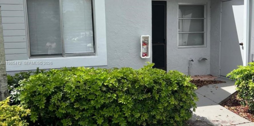 Таунхаус в Бока-Ратон, Флорида 2 спальни, 92.9м2 № 2047864