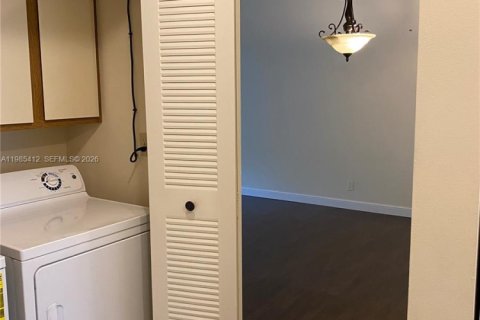 Снять в аренду таунхаус в Бока-Ратон, Флорида 2 спальни, 92.9м2, № 2047864 - фото 16