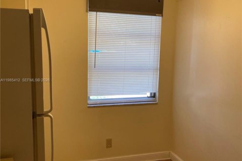 Снять в аренду таунхаус в Бока-Ратон, Флорида 2 спальни, 92.9м2, № 2047864 - фото 7