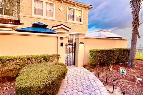 Touwnhouse à vendre à Davenport, Floride: 4 chambres, 149.02 m2 № 1907994 - photo 1