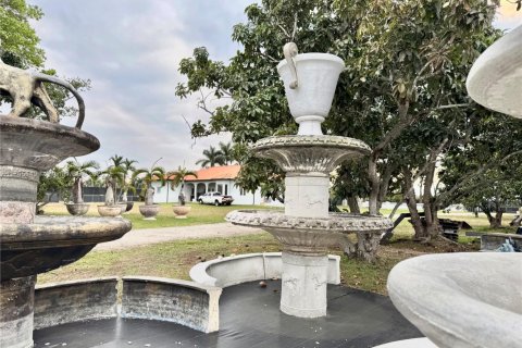 Commercial property in Homestead, Florida № 1716020 - photo 16
