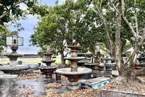 Commercial property in Homestead, Florida № 1716020 - photo 15
