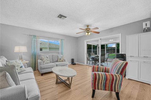 Casa en venta en Winter Haven, Florida, 4 dormitorios, 156.73 m2 № 2344786 - foto 5