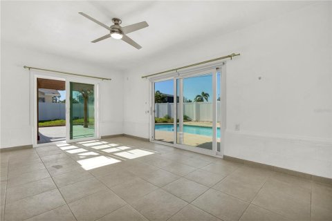 Casa en alquiler en Saint Petersburg, Florida, 3 dormitorios, 139.73 m2 № 1518687 - foto 16