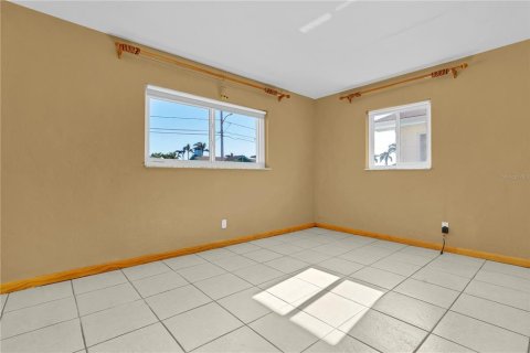 Casa en alquiler en Saint Petersburg, Florida, 3 dormitorios, 139.73 m2 № 1518687 - foto 22