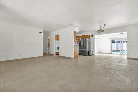 Casa en alquiler en Saint Petersburg, Florida, 3 dormitorios, 139.73 m2 № 1518687 - foto 5