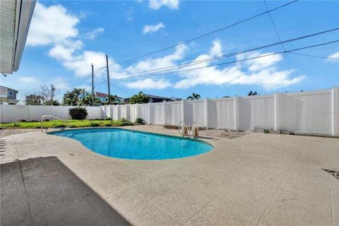 Casa en alquiler en Saint Petersburg, Florida, 3 dormitorios, 139.73 m2 № 1518687 - foto 28