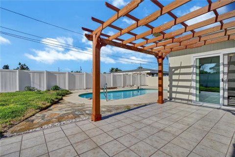 Casa en alquiler en Saint Petersburg, Florida, 3 dormitorios, 139.73 m2 № 1518687 - foto 30
