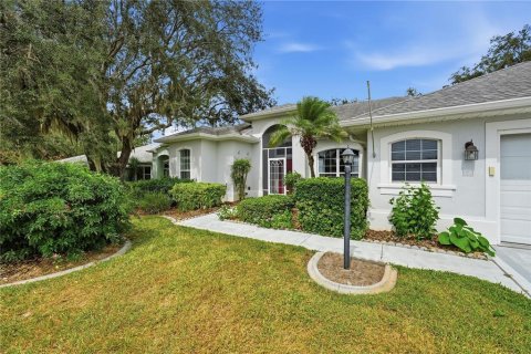 House in Leesburg, Florida 3 bedrooms, 221.66 sq.m. № 2404770 - photo 2