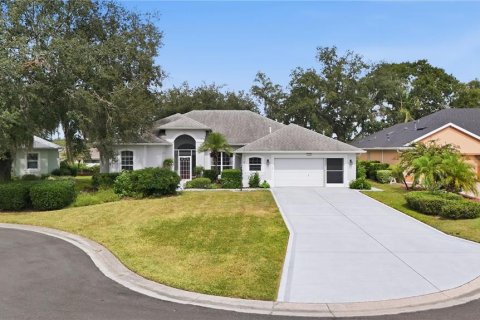 House in Leesburg, Florida 3 bedrooms, 221.66 sq.m. № 2404770