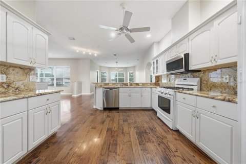House in Leesburg, Florida 3 bedrooms, 221.66 sq.m. № 2404770 - photo 13