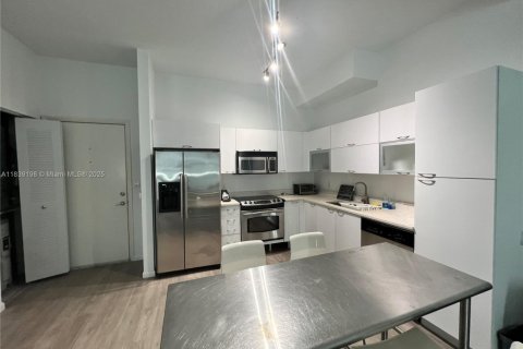 Condo in Miami, Florida, 1 bedroom  № 1827614 - photo 5