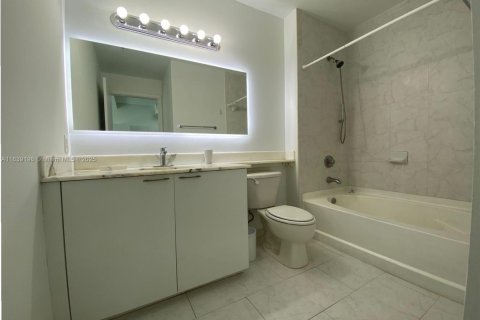 Condo in Miami, Florida, 1 bedroom  № 1827614 - photo 23