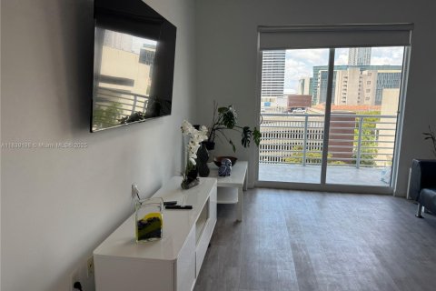 Condo in Miami, Florida, 1 bedroom  № 1827614 - photo 25
