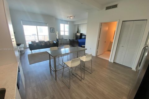 Condo in Miami, Florida, 1 bedroom  № 1827614 - photo 19