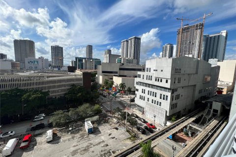 Condo in Miami, Florida, 1 bedroom  № 1827614 - photo 10