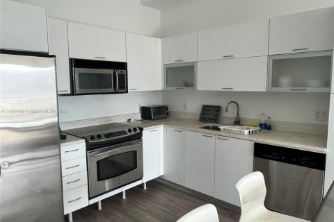 Condo in Miami, Florida, 1 bedroom  № 1827614 - photo 17