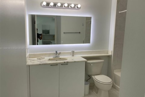 Condo in Miami, Florida, 1 bedroom  № 1827614 - photo 24