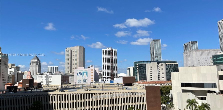 Condo in Miami, Florida, 1 bedroom № 1827614
