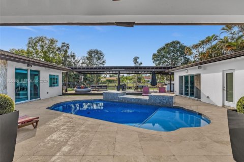 Купить виллу или дом в Уэстон, Флорида 7 спален, 474.27м2, № 2027097 - фото 12