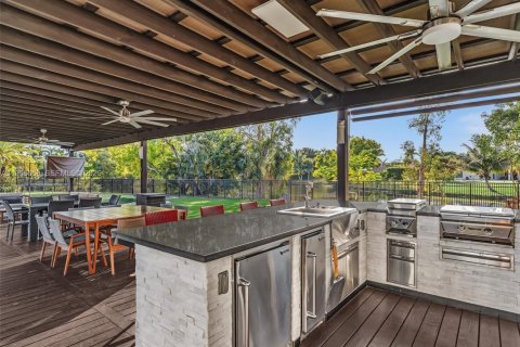 Купить виллу или дом в Уэстон, Флорида 7 спален, 474.27м2, № 2027097 - фото 14