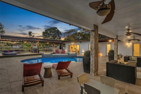 Купить виллу или дом в Уэстон, Флорида 7 спален, 474.27м2, № 2027097 - фото 4