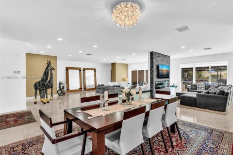 Купить виллу или дом в Уэстон, Флорида 7 спален, 474.27м2, № 2027097 - фото 10