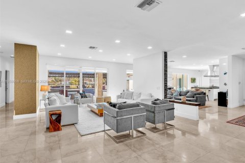 Купить виллу или дом в Уэстон, Флорида 7 спален, 474.27м2, № 2027097 - фото 9