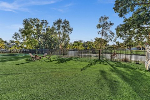 Купить виллу или дом в Уэстон, Флорида 7 спален, 474.27м2, № 2027097 - фото 17