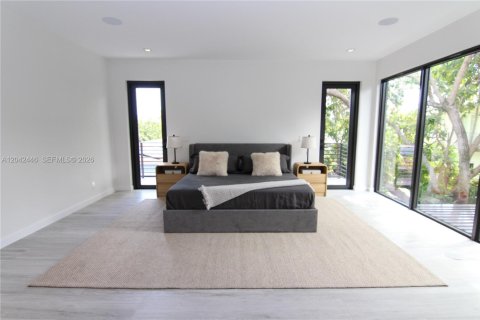 House in Miami, Florida 4 bedrooms, 281.87 sq.m. № 2248655 - photo 15