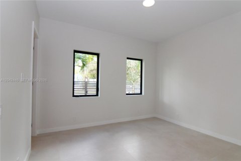 House in Miami, Florida 4 bedrooms, 281.87 sq.m. № 2248655 - photo 9