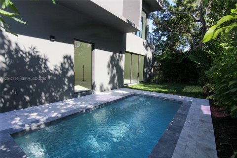 House in Miami, Florida 4 bedrooms, 281.87 sq.m. № 2248655 - photo 6