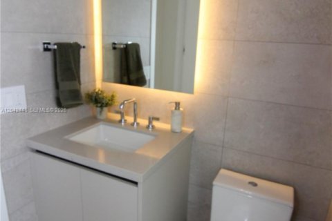 House in Miami, Florida 4 bedrooms, 281.87 sq.m. № 2248655 - photo 25