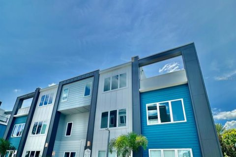 Condominio en venta en Kissimmee, Florida, 5 dormitorios, 244.33 m2 № 1300149 - foto 3