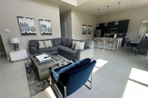 Condominio en venta en Kissimmee, Florida, 5 dormitorios, 244.33 m2 № 1300149 - foto 4