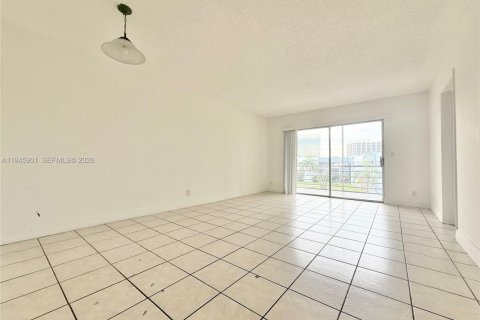 Copropriété à louer à West Palm Beach, Floride: 2 chambres, 82.68 m2 № 2002158 - photo 2