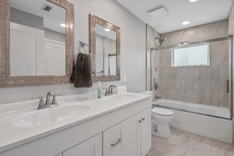 Villa ou maison à vendre à Grand Island, Floride: 4 chambres, 240.25 m2 № 1919194 - photo 4