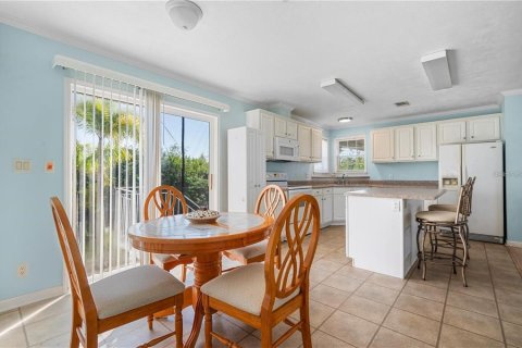 Apartment in Punta Gorda, Florida 2 bedrooms, 102.56 sq.m. № 2205382 - photo 16