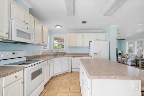 Apartment in Punta Gorda, Florida 2 bedrooms, 102.56 sq.m. № 2205382 - photo 15