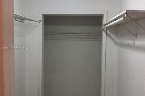 Condominio en venta en Miami Beach, Florida, 37.72 m2 № 1977733 - foto 4