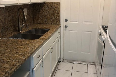 Condominio en venta en Miami Beach, Florida, 37.72 m2 № 1977733 - foto 3